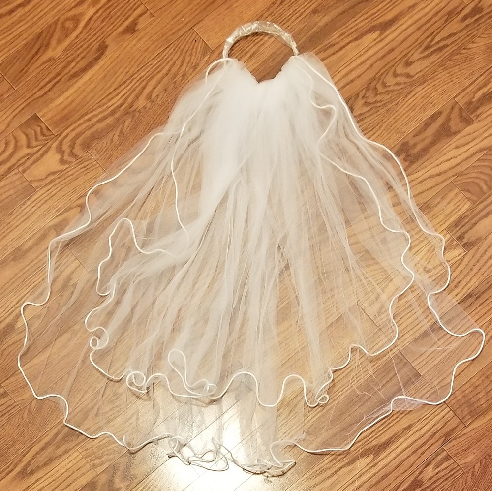 Illusions Bridal Veil With Tiara